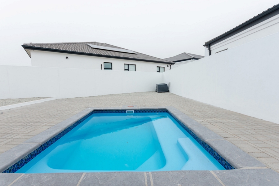 3 Bedroom Property for Sale in Sandy Point Western Cape